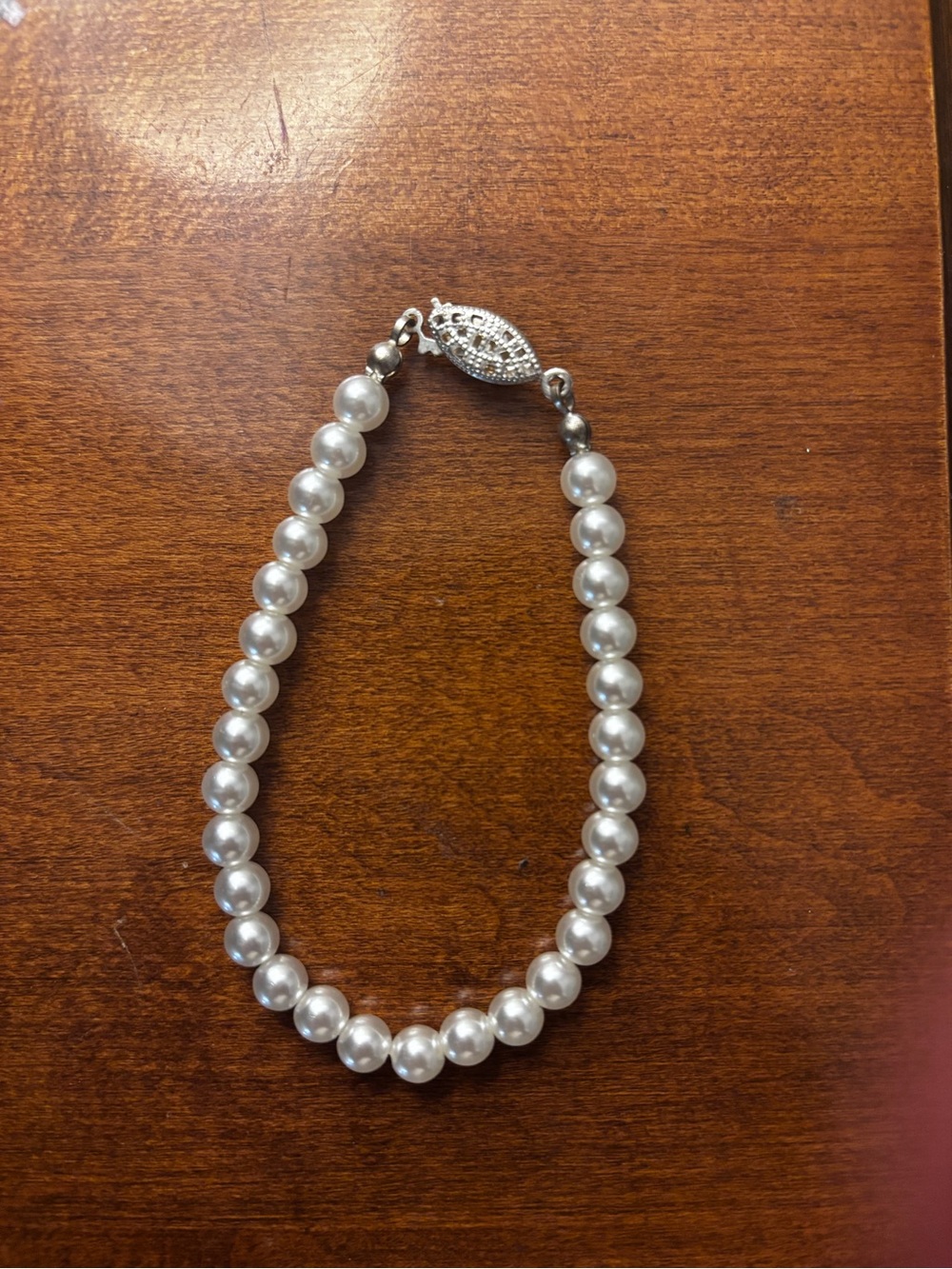 Pearl Bead Bracelet with Decorative Silver Clasp